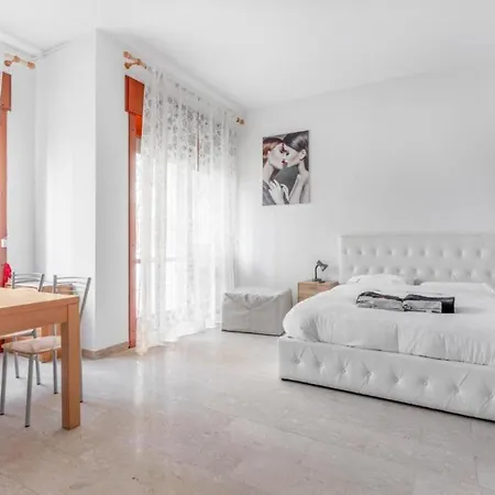 Lägenhet Moncler House Navigli