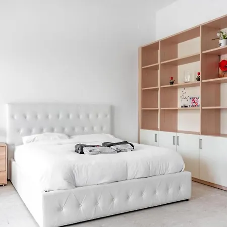 Moncler House Navigli Lägenhet